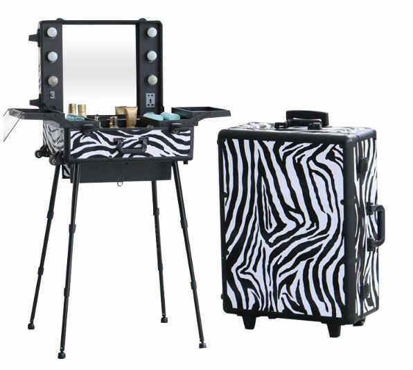 Lighted Makeup Case With Stand , Rolling Studio Makeup Case With Lights